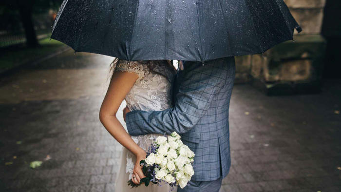 esto es lo que tienes que llevar a las monjas clarisas para evitar la lluvia en tu boda: una costumbre ancestral