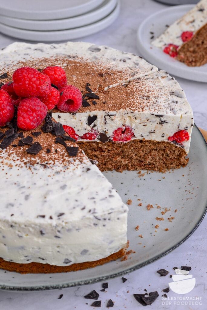 Stracciatella Torte mit Himbeeren (alternativ mit Erdbeeren, Banane ...