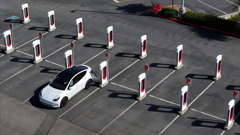 why aren't more people driving electric cars? an ev expert weighs in