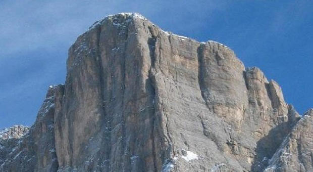 paura sulla cima della busazza, scialpinista precipita da 400 metri: interviene l'elisoccorso