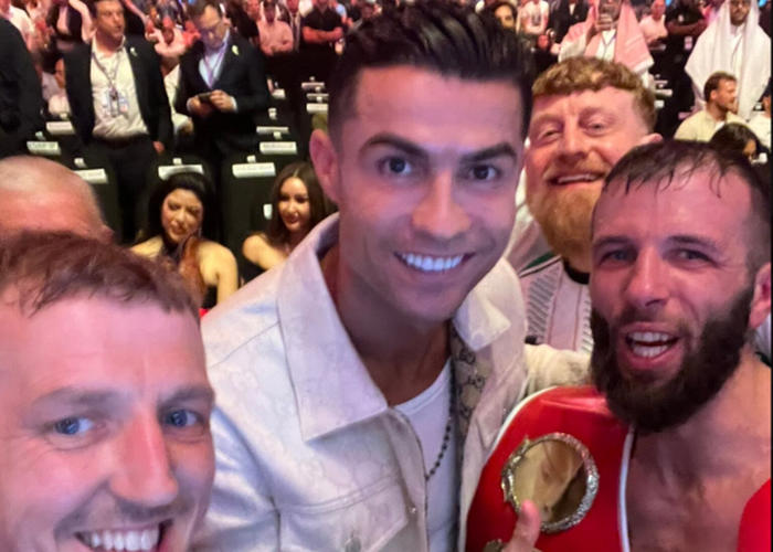 ‘andytown apache’ anthony cacace celebrates with cristiano ronaldo after riyadh boxing victory