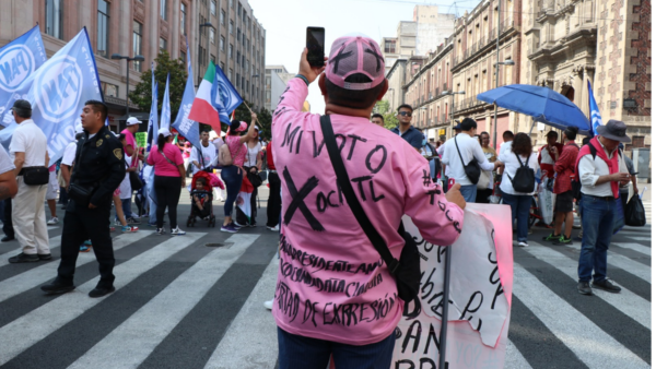 La Marea Rosa se apodera del Zócalo de la CDMX, con Xóchitl a la cabeza