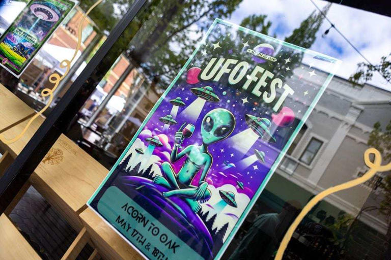 Aliens invade downtown McMinnville for annual McMenamins UFO Festival