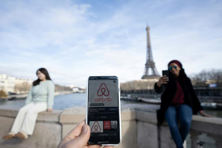 airbnb: une vingtaine d'hôteliers assignent la plateforme en justice pour 