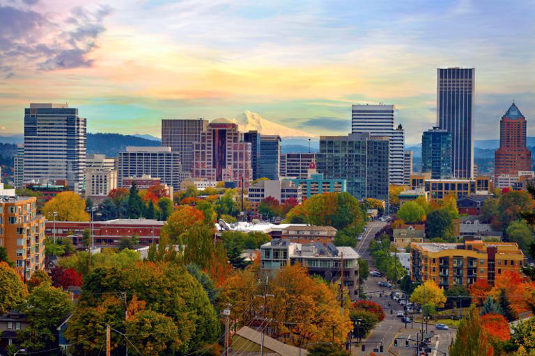 How many people born in Oregon still live in Oregon?