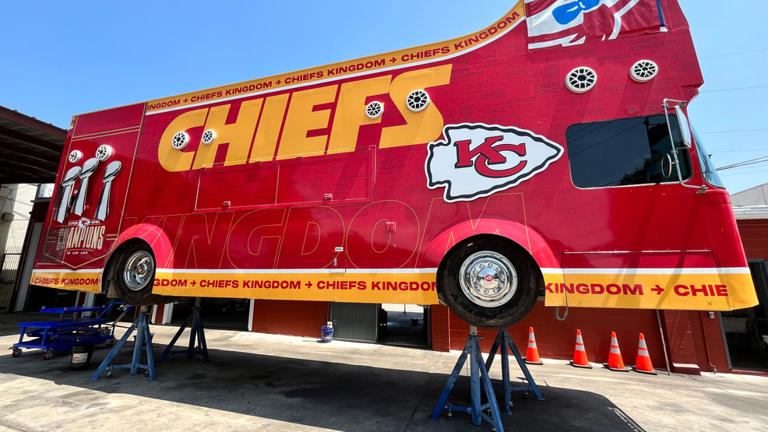 Kansas City Chiefs' tour bus arrives at San Antonio transmission shop