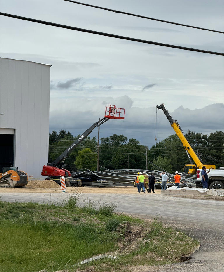 3 hurt in structure collapse at Hennig construction site in Machesney Park