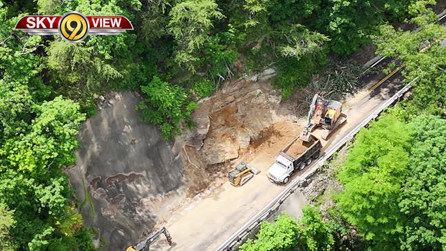 Update: Rockslide repairs complete, W Road on Signal Mountain back open