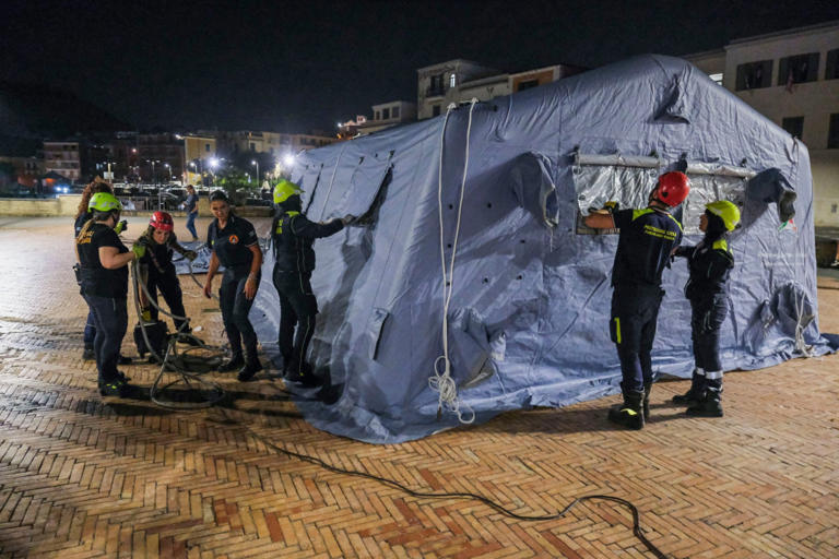 The makeshift shelter erected for people who don’t want to return home Picture: Antonio Balasco/LiveMedia/Shutte)