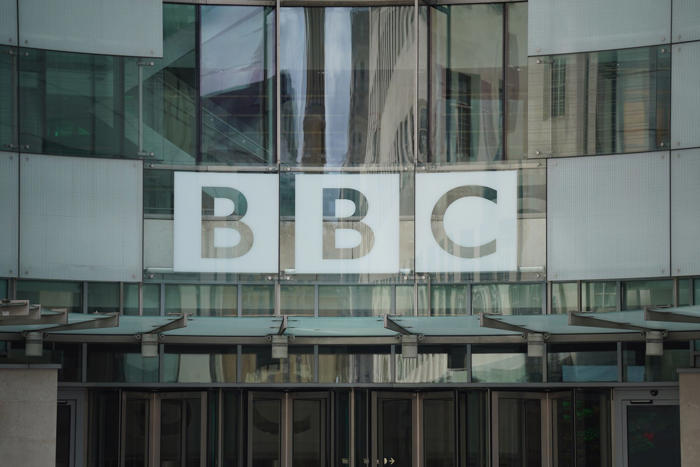 matt chorley to host daytime politics show on bbc radio 5 live