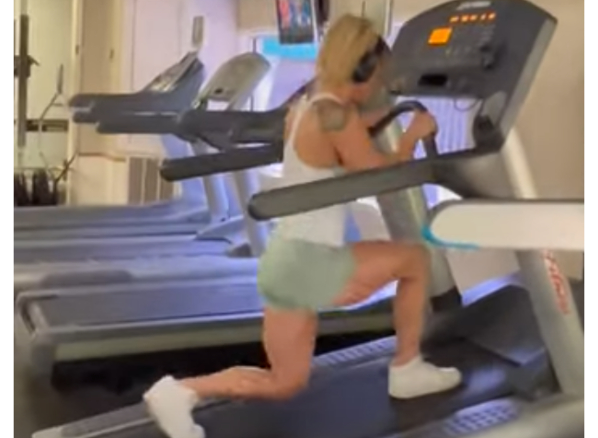 10 Best Strength Exercises To Do on the Treadmill