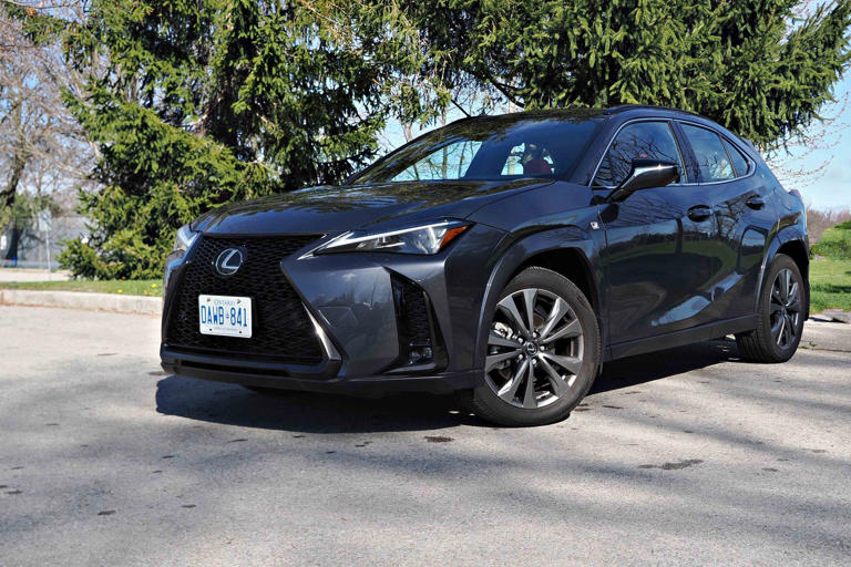 SUV Review 2025 Lexus UX300h