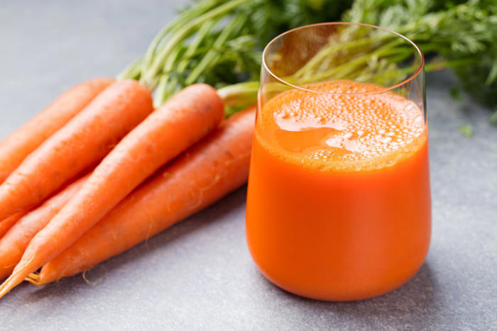 el jugo de zanahoria es el nuevo retinol para la piel: aprende cómo tomarlo
