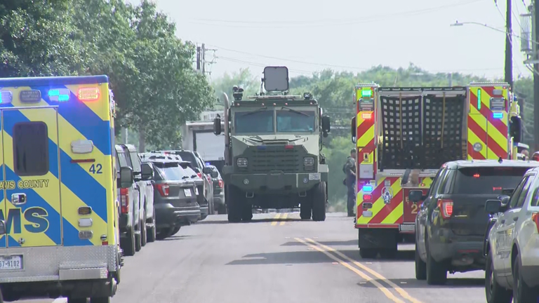 Gas station standoff in SE Austin ends after officer shoots, kills suspect