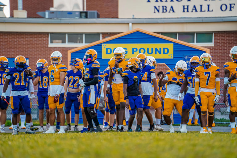 Auburndale 'trying to build a competitive culture' in first scrimmage ...