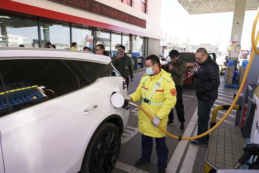 加大油箱、全程下坡，号称续航超2000公里的车，有猫腻？