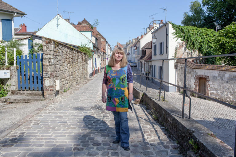 Janine Marsh lives in Nord-Pas de Calais, in northern France