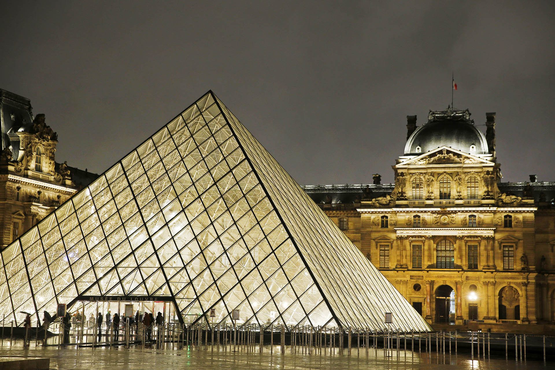 La Mona Lisa permanecerá en el Louvre: los tribunales rechazaron el ...