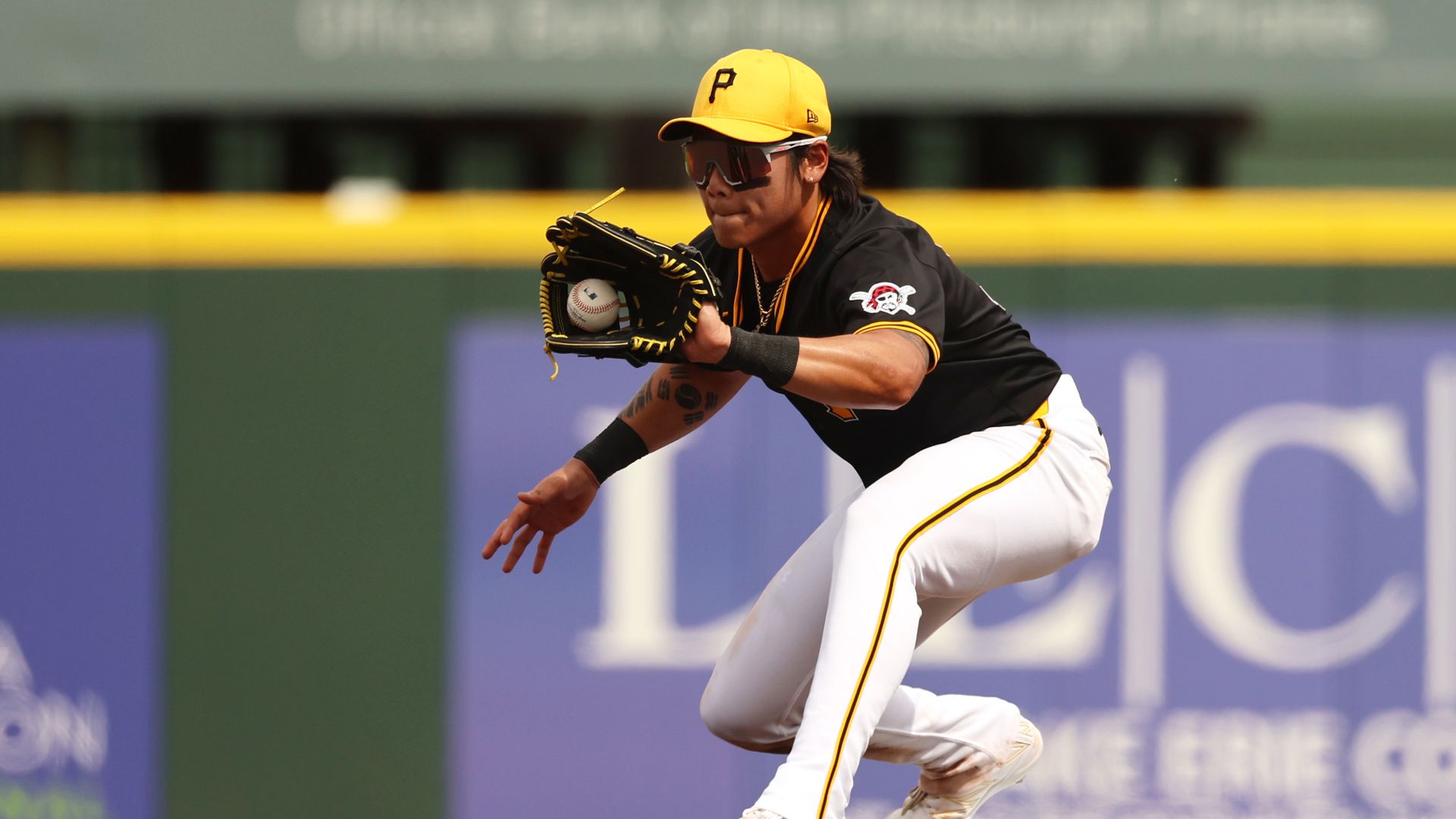 Bucs Arghticles: Pirates Bring Back Ji Hwan Bae