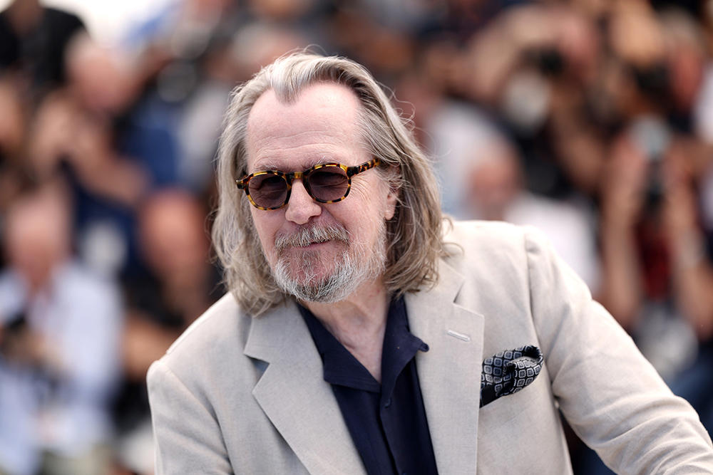 gary oldman clarifies ‘harry potter' comments where he called his acting ‘mediocre': i'm ‘always hypercritical' and if i was ‘satisfied, that would be the death of me'