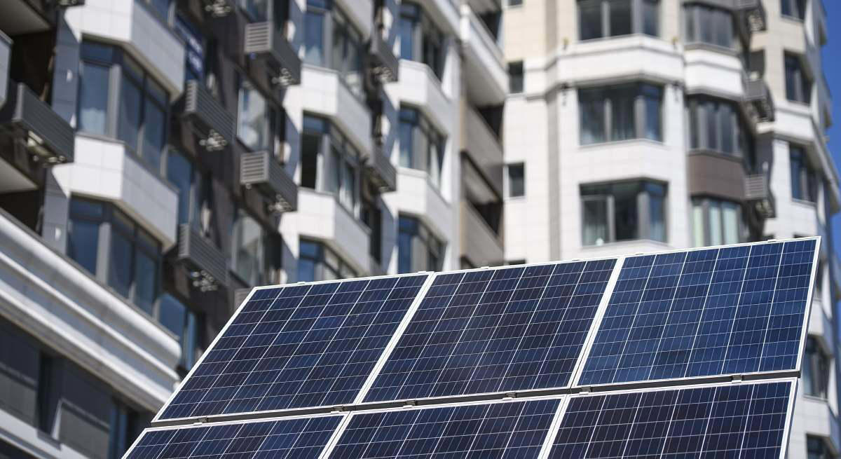 así es la revolución de los paneles solares para pisos: aptos para balcones y sin obras