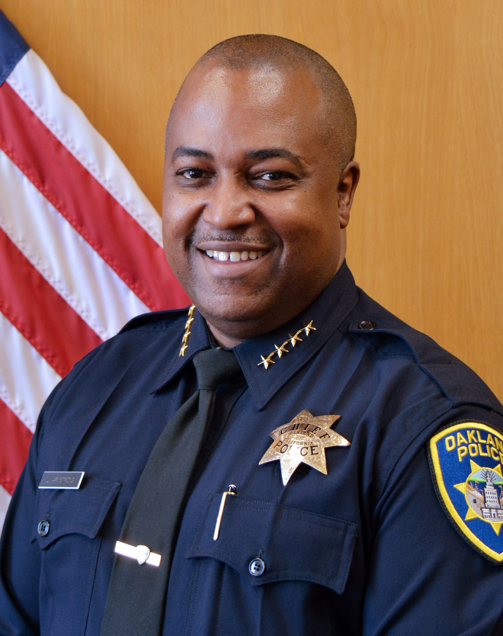 Ex Oakland Police Chief LeRonne Armstrong Throws Hat Into Ring For At ...