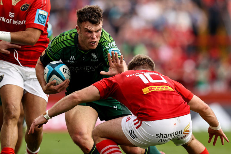 munster confirm signing of tom farrell from connacht