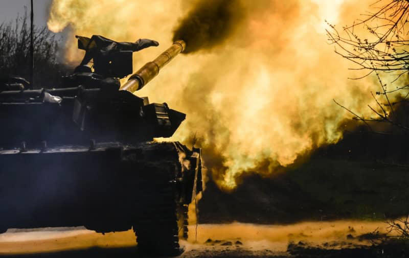 ukrainian national guard destroys russian turtle tank near lyman