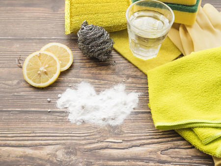por qué no deberías mezclar nunca vinagre con bicarbonato para limpiar nada, según los expertos en química