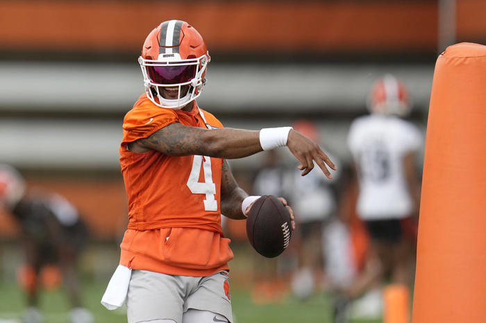 browns qb watson 'looks like himself,' rotating days throwing as he recovers from shoulder surgery