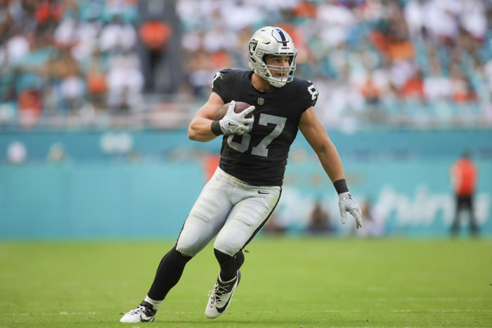 raiders' second year tight-end named as a trade candidate by bleacher report