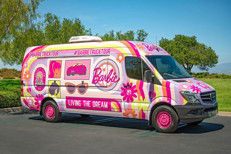 2023 Barbie Truck Dreamhouse Living Tour