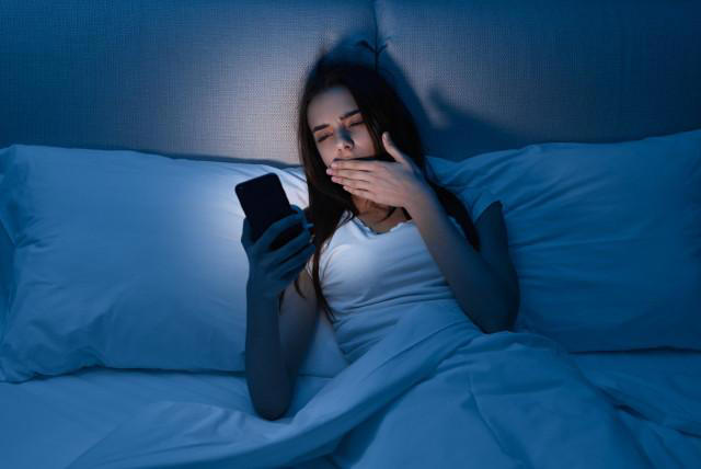 no duerma con el celular cargando cerca a usted: podría desarrollar estas enfermedades