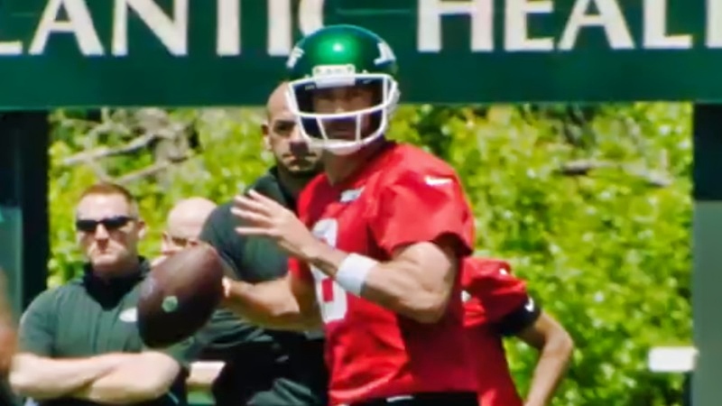 VIDEO: Aaron Rodgers Has The Entire Internet Buzzing After Effortlessly ...