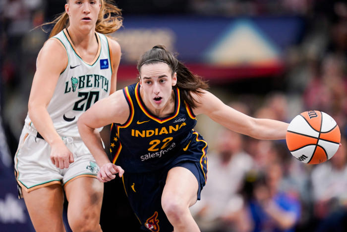 caitlin clark catches strays after sabrina ionescu's impressive wnba game against sparks