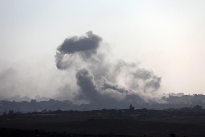 gaza, media: 16 morti in raid di israele sul centro della città