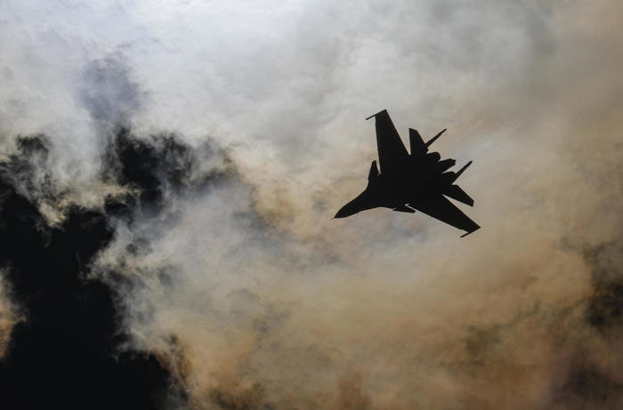 kiev, abbattuto un aereo d'attacco russo su-25 nel donetsk