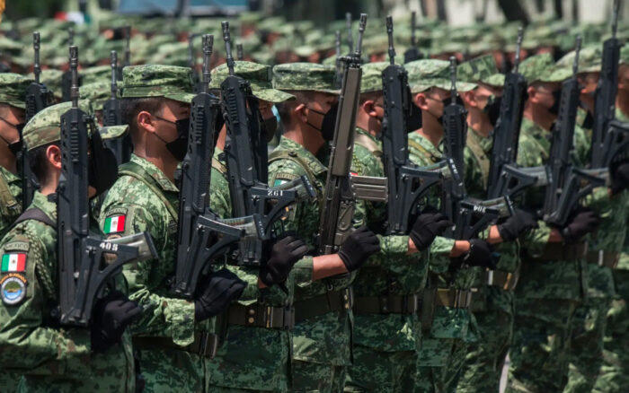 <strong>Policías</strong> y <strong>militares</strong> <strong>participarán</strong> <strong>como</strong> <strong>candidatos</strong> no <strong>registrados</strong> el 2 de <strong>junio</strong>