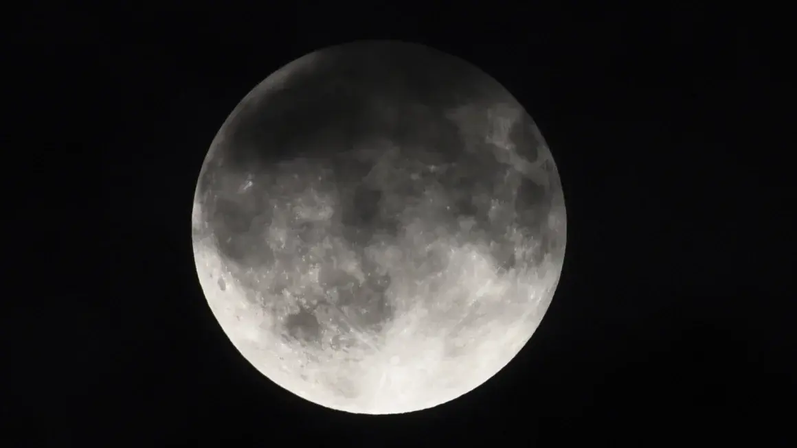 luna llena de mayo 2024: cuándo es, a qué hora y cómo ver la luna de flores