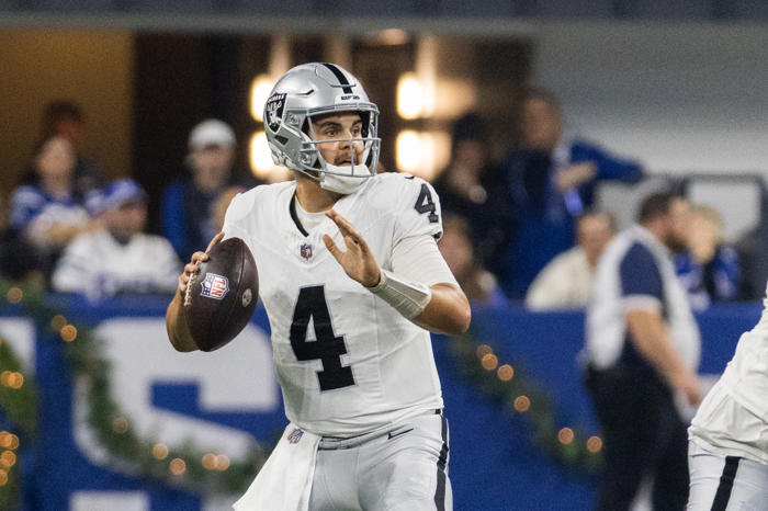 raiders qb shares surprising reason for switching jersey number