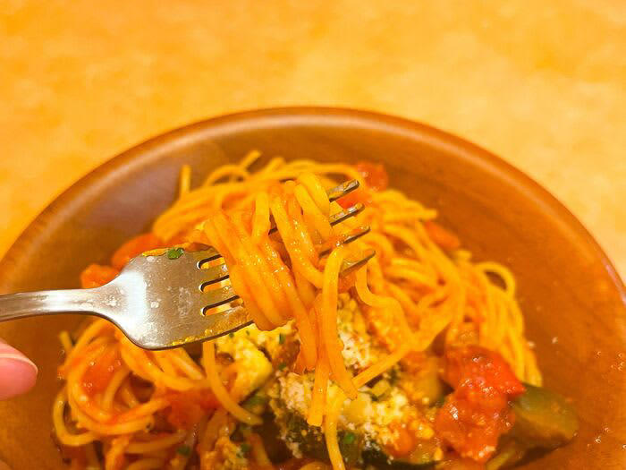 【サイゼリヤ】太っ腹新メニューは野菜ゴロゴロ！トマトスパ好きは絶対食べるべき〜！！