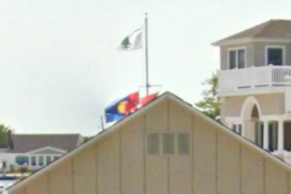 justice samuel alito ‘hung another jan 6 flag outside his second home’