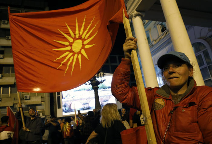 βόρεια μακεδονία: σεβόμαστε τις πρέσπες, υποχρέωση και των δύο πλευρών η εφαρμογή τους