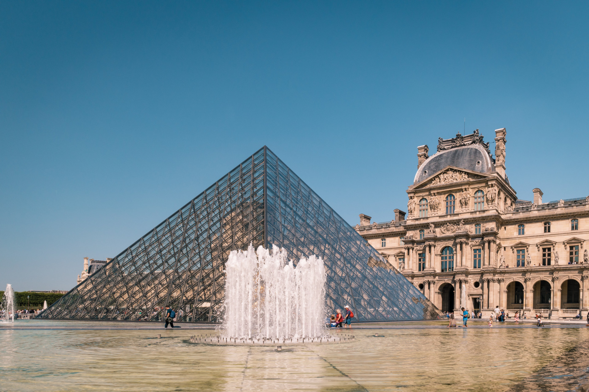 <p>Pickpocketing gangs often target the Louvre Museum in Paris. Be wary when waiting in line or while admiring paintings.</p><p><a href="https://www.msn.com/en-us/community/channel/vid-7xx8mnucu55yw63we9va2gwr7uihbxwc68fxqp25x6tg4ftibpra?cvid=94631541bc0f4f89bfd59158d696ad7e">Follow us and access great exclusive content every day</a></p>