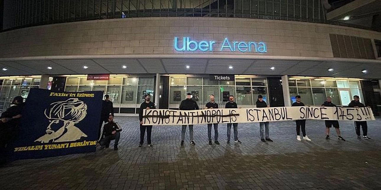 euroleague: πρόκληση από οπαδούς της φενέρμπαχτσε -σήκωσαν πανό για την κωνσταντινούπολη έξω από την uber arena