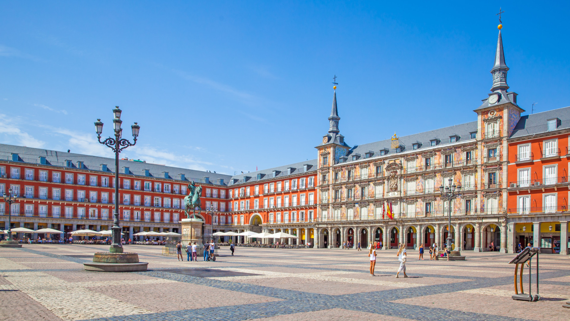 <p>If you're visiting Madrid, be wary when visiting the Plaza Mayor, as thieves often target this famous public square.</p><p><a href="https://www.msn.com/en-us/community/channel/vid-7xx8mnucu55yw63we9va2gwr7uihbxwc68fxqp25x6tg4ftibpra?cvid=94631541bc0f4f89bfd59158d696ad7e">Follow us and access great exclusive content every day</a></p>