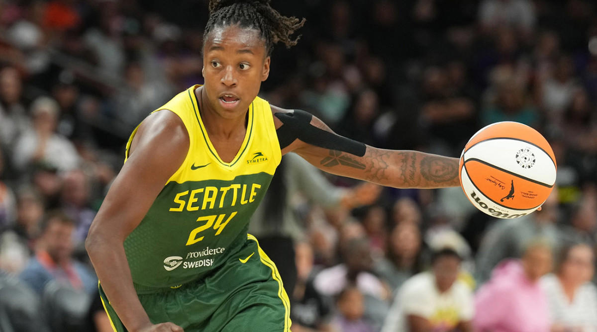 jewell loyd sends blunt message to caitlin clark, indiana fever after win