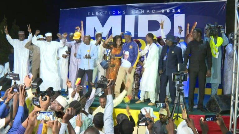 tchad: mamahat déby, l'ex-chef de la junte élu président, prête serment
