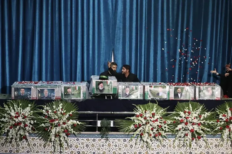 Las 5 Imágenes Que Dejó El Funeral Del Presidente De Irán Ebrahim Raisi 5248