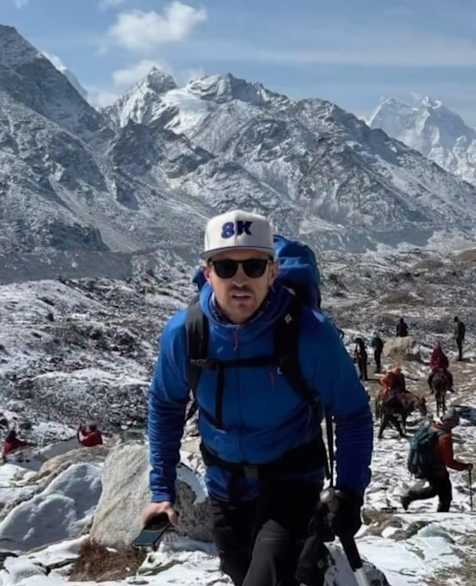 Huge 'traffic jam' of climbers snaking up ice-covered Everest slopes